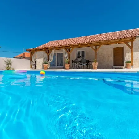 Stone Oasis, Vrana Lake Villa